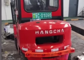 Test effect of escort forklift